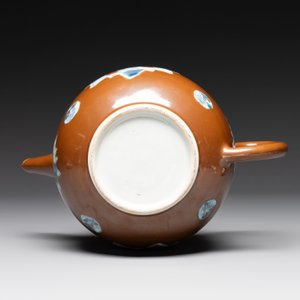 A large Chinese Imari-style capucin-brown-ground teapot and cover, Qianlong — 照片 6