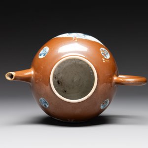 A large Chinese Imari-style capucin-brown-ground teapot and cover, Qianlong — photo 5