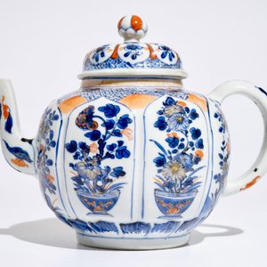 A large Chinese Imari style lotus-shaped teapot and cover, Kangxi — 照片 4