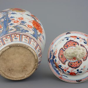 A large Chinese Imari style vase and cover, 17/18th C. — photo 9