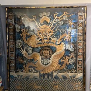 A large Chinese imperial gold thread-embroidered silk 'dragon' panel, Qing — 照片 5