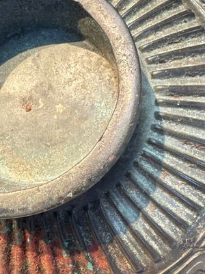 A large Chinese inscribed archaic bronze cover of a 'Gui 簋' vessel, Western Zhou — photo 13