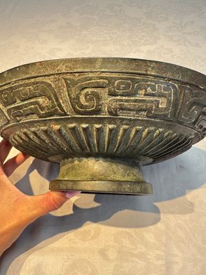 A large Chinese inscribed archaic bronze cover of a 'Gui 簋' vessel, Western Zhou — photo 7
