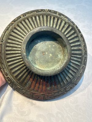 A large Chinese inscribed archaic bronze cover of a 'Gui 簋' vessel, Western Zhou — photo 9