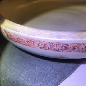 A large Chinese iron red and gilt bowl and cover, Kangxi — 照片 14