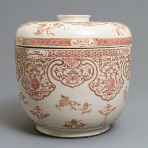 A large Chinese iron red and gilt bowl and cover, Kangxi — 照片 2
