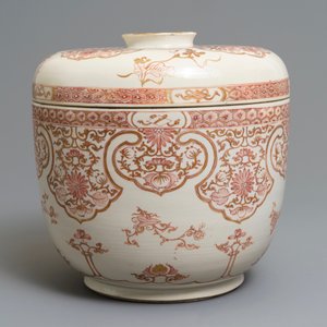 A large Chinese iron red and gilt bowl and cover, Kangxi — 照片 5