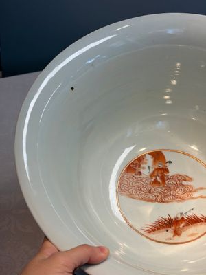 A large Chinese iron-red and gilt-decorated powder-blue-ground bowl with narrative design, 19th C. — photo 10