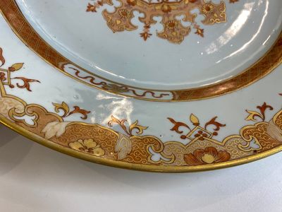 A large Chinese iron-red and gilt dish with ornamental design, Qianlong — photo 4