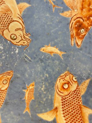 A large Chinese iron-red-decorated blue-ground 'carps' dish, 19th C. — foto 10