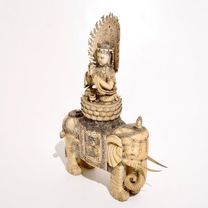 A large Chinese ivory group of Buddha seated on an elephant, late 19th C. — photo 2