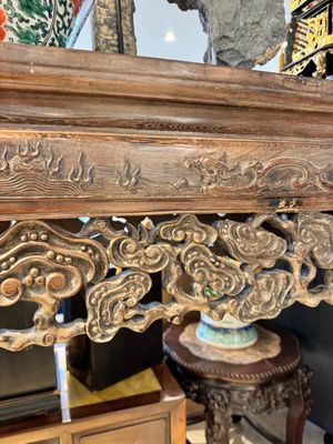 A large Chinese jichimu wooden 'tiaoan' with lingzhi and chilong design, 19/20th C. — 照片 7