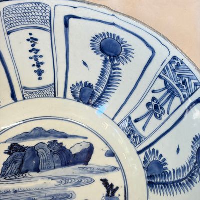 A large Chinese 'Kraak' blue and white 'Mountainous Landscape' bowl — foto 13
