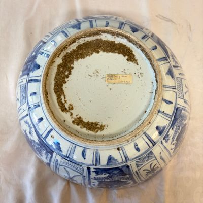 A large Chinese 'Kraak' blue and white 'Mountainous Landscape' bowl — foto 16