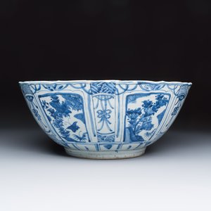 A large Chinese 'Kraak' blue and white 'Mountainous Landscape' bowl — foto 2