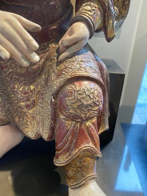 A large Chinese lacquered and polychromed wood sculpture of Guandi, 18th C. — 照片 8