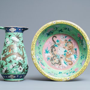 A large Chinese lime green-ground famille rose ewer and basin with dragons, 19th C. — photo 1
