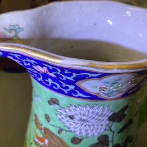 A large Chinese lime green-ground famille rose ewer and basin with dragons, 19th C. — photo 16