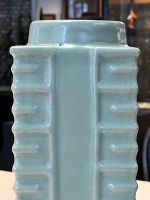 A large Chinese Longquan celadon 'cong' vase, Song/Yuan — 照片 7