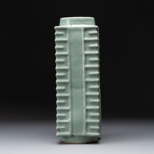 A large Chinese Longquan celadon 'cong' vase, Song/Yuan — 照片 5