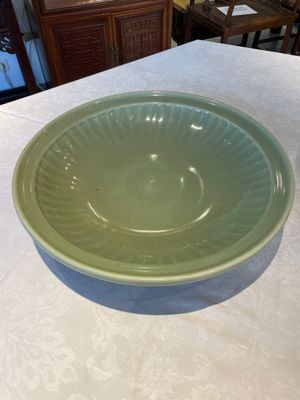 A large Chinese Longquan celadon dish, Yuan/Ming — photo 5