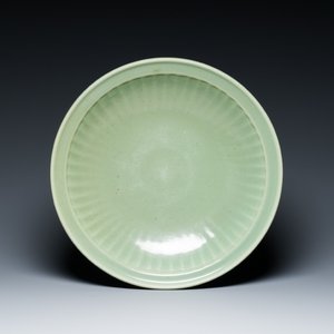 A large Chinese Longquan celadon dish, Yuan/Ming — photo 1