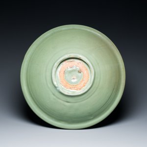 A large Chinese Longquan celadon dish, Yuan/Ming — photo 2