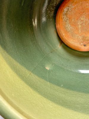 A large Chinese Longquan celadon tripod censer with floral design, Ming — photo 9