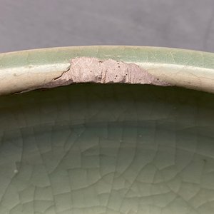 A large Chinese Longquan celadon tripod incense burner, Ming — photo 8