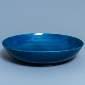 A large Chinese monochrome blue charger, Qianlong — 照片 3