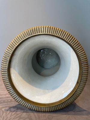 A large Chinese monochrome pink-glazed 'gu' vase with bronze mounts, 19/20th C. — 照片 2