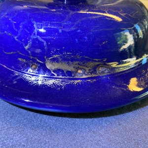 A large Chinese monochrome powder blue and gilt vase and cover, Kangxi — 照片 11