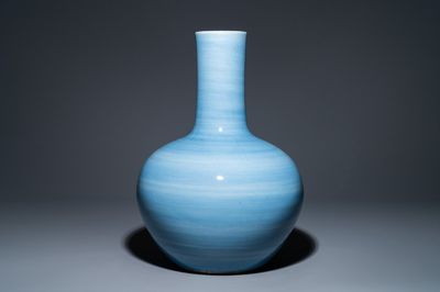 A large Chinese monochrome 'tianqiu ping' claire de lune vase, 19th C.