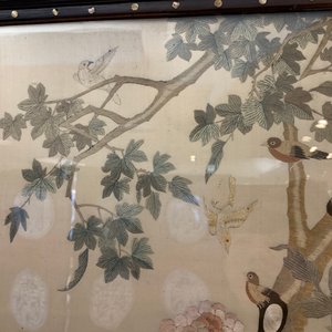 A large Chinese mother-of-pearl-inlaid wooden screen with silk embroidery, 19th C. — 照片 11