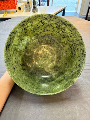 A large Chinese mottled-green serpentine bowl, 20th C. — photo 5