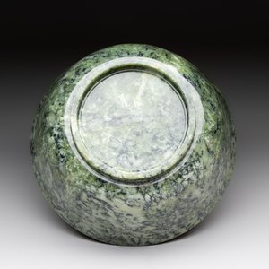 A large Chinese mottled-green serpentine bowl, 20th C. — photo 7