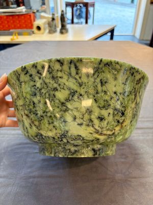 A large Chinese mottled-green serpentine bowl, 20th C. — 照片 4
