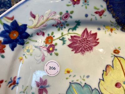 A large Chinese octagonal famille rose 'tobacco leaf' dish, Qianlong — photo 3