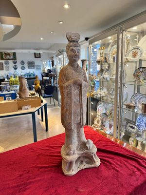 A large Chinese painted pottery figure of a civil official, Tang — photo 2