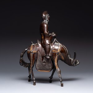 A large Chinese partly gilt bronze censer and cover in the form of Du Fu, 18th C. — photo 4