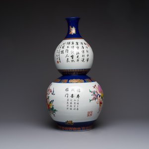 A large Chinese polychrome-decorated blue-ground double-gourd vase, 20th C. — photo 3