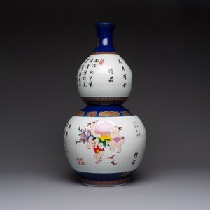 A large Chinese polychrome-decorated blue-ground double-gourd vase, 20th C. — photo 4