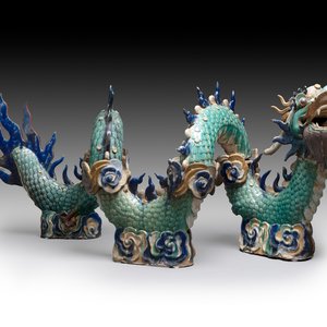 A large Chinese polychrome-glazed Shiwan stoneware dragon, 19th C. — photo 1