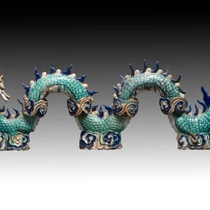 A large Chinese polychrome-glazed Shiwan stoneware dragon, 19th C. — photo 2