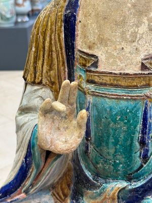 A large Chinese polychrome-glazed Shiwan stoneware figure of Guanyin, 19th C. — foto 6