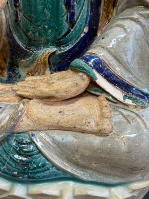 A large Chinese polychrome-glazed Shiwan stoneware figure of Guanyin, 19th C. — foto 8