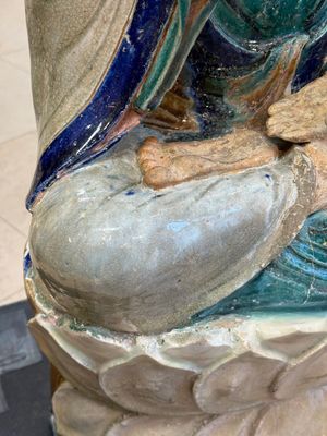 A large Chinese polychrome-glazed Shiwan stoneware figure of Guanyin, 19th C. — foto 9
