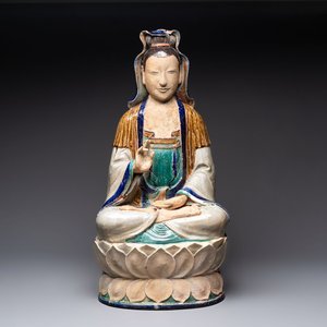 A large Chinese polychrome-glazed Shiwan stoneware figure of Guanyin, 19th C. — foto 1