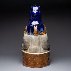 A large Chinese polychrome-glazed Shiwan stoneware figure of Guanyin, 19th C. — foto 3
