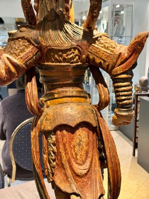 A large Chinese polychrome-lacquered wooden figure of a Guardian King, 18/19th C. — 照片 12